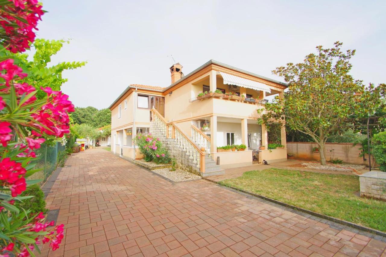 Apartment Pineta In Village Valbandon Extérieur photo