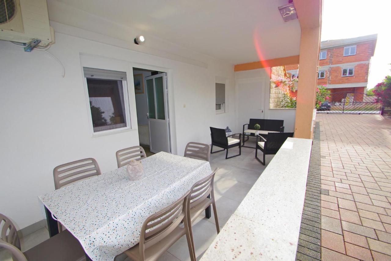 Apartment Pineta In Village Valbandon Extérieur photo