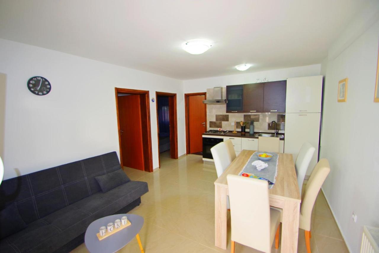 Apartment Pineta In Village Valbandon Extérieur photo