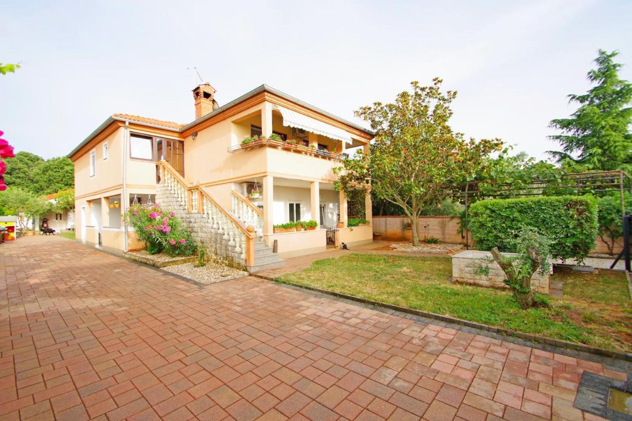 Apartment Pineta In Village Valbandon Extérieur photo