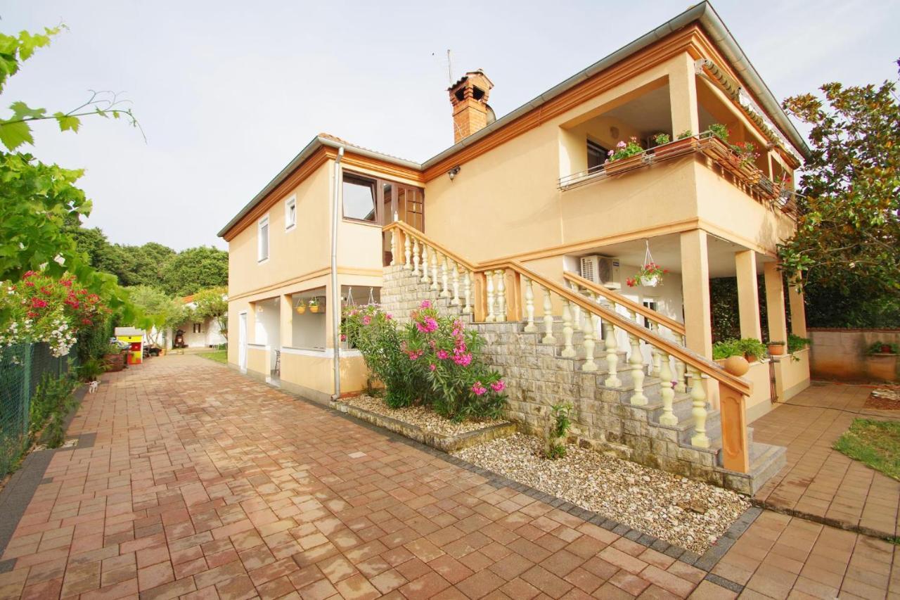 Apartment Pineta In Village Valbandon Extérieur photo