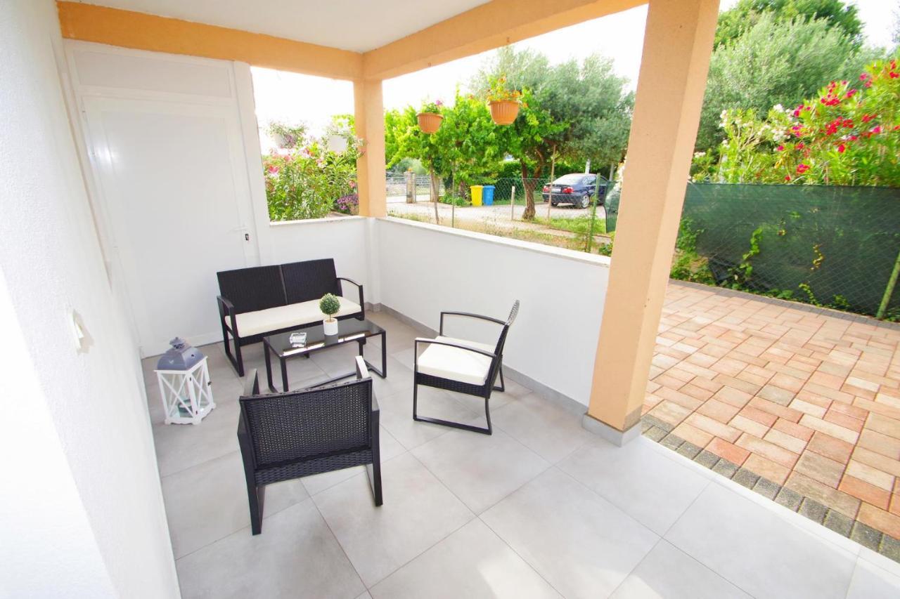 Apartment Pineta In Village Valbandon Extérieur photo