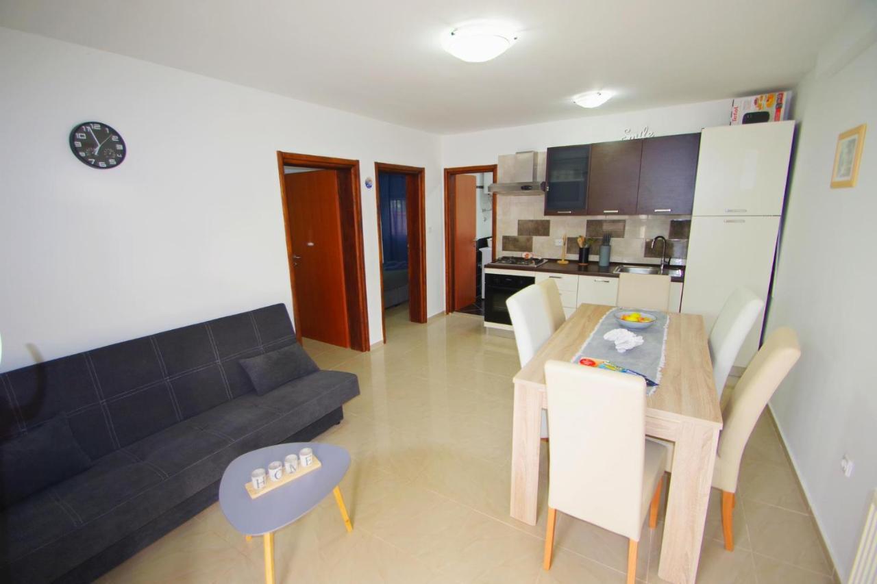 Apartment Pineta In Village Valbandon Extérieur photo